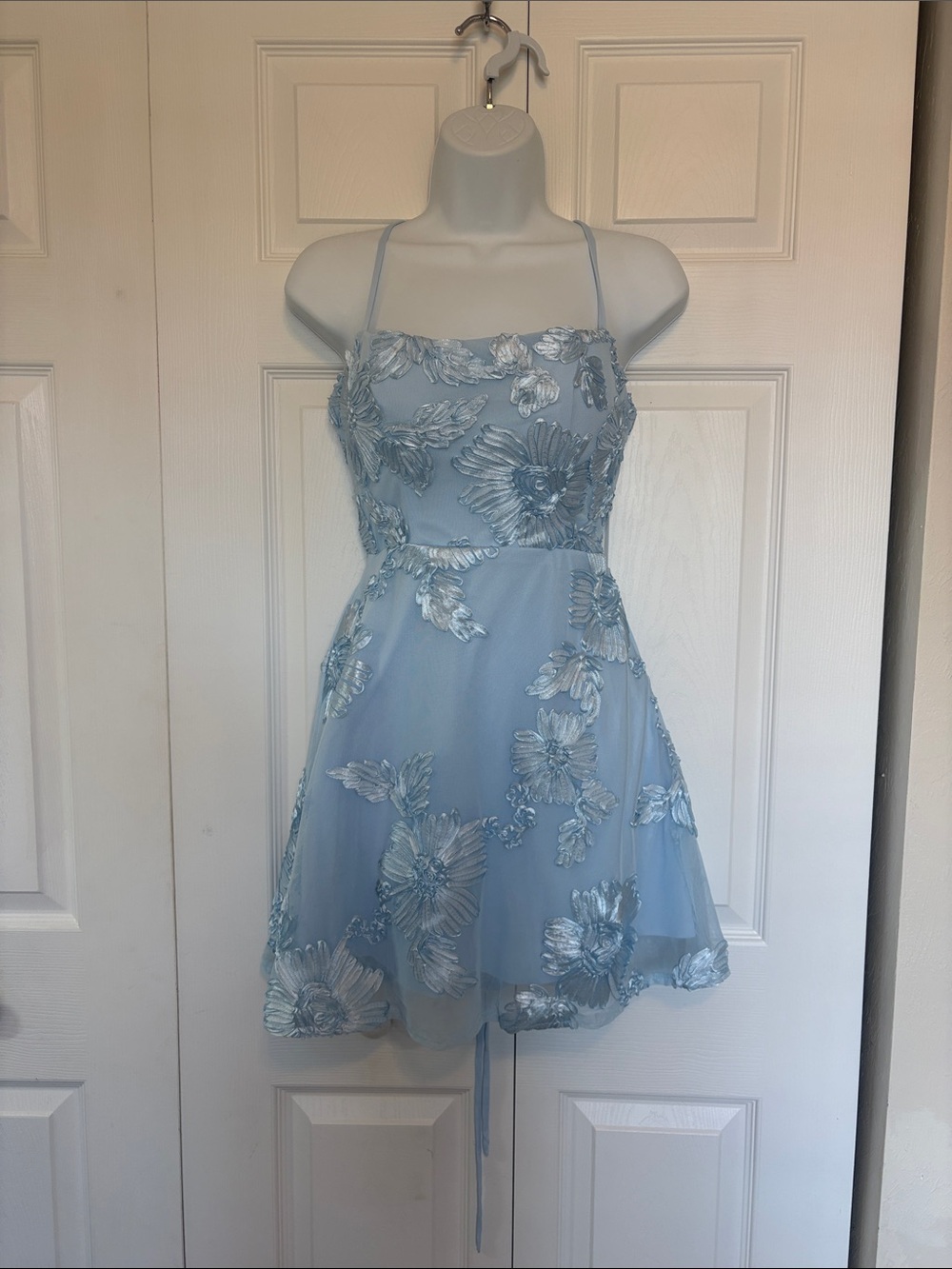 NWT Brand New Light Blue Floral Appliqué Mini Dress / Formal Dress - Size 0.